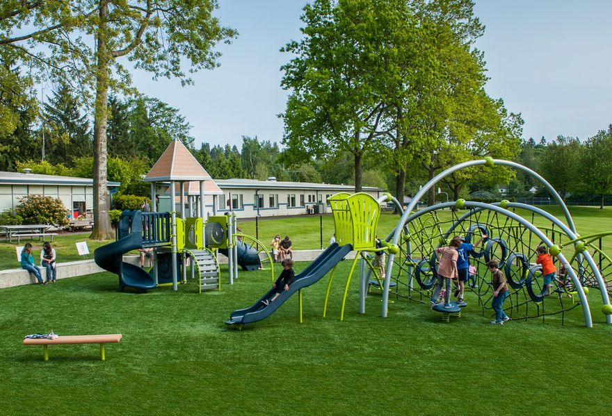 Гигантскую детскую площадку открыли в Пестовском парке
